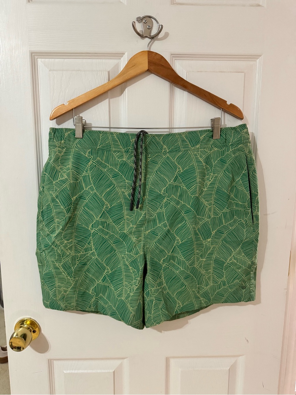 Mack Weldon Men's XL Swim Trunks Board Shorts Green Banana Leaf Tropical Print